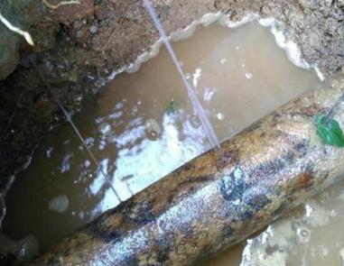 威宁楼顶渗水维修公司分享下地暖漏水的原因及检测方法。